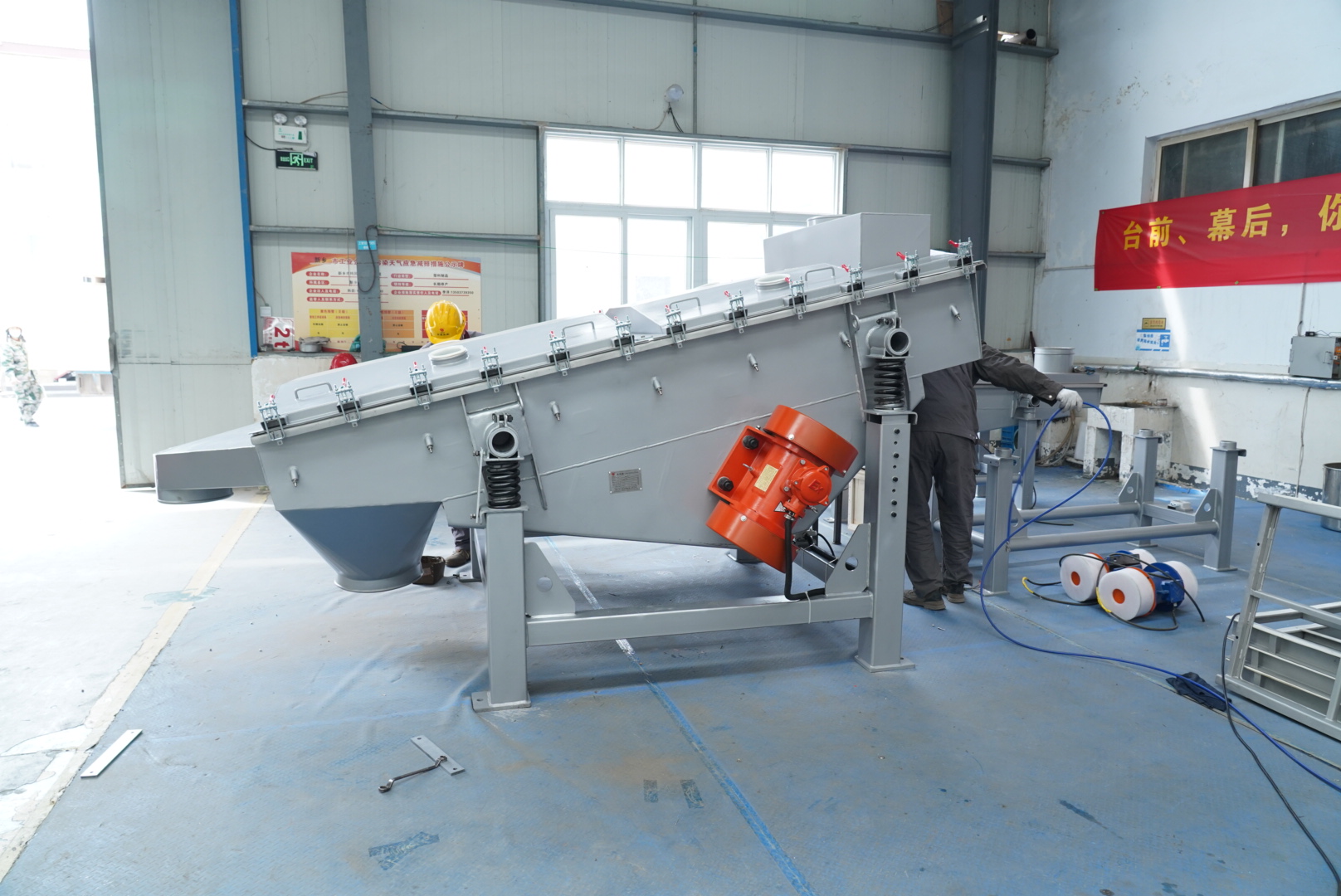 水泥振動(dòng)篩-直線篩